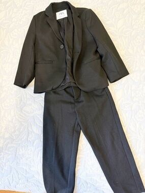 Zara 4T knit suit comfort dressy formal